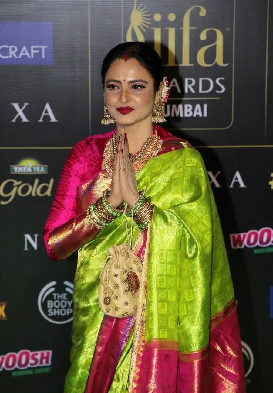 BOLLYWOOD ACTRESS REKHA AT THE GREEN CARPET OF THE IIFA ROCKS 5